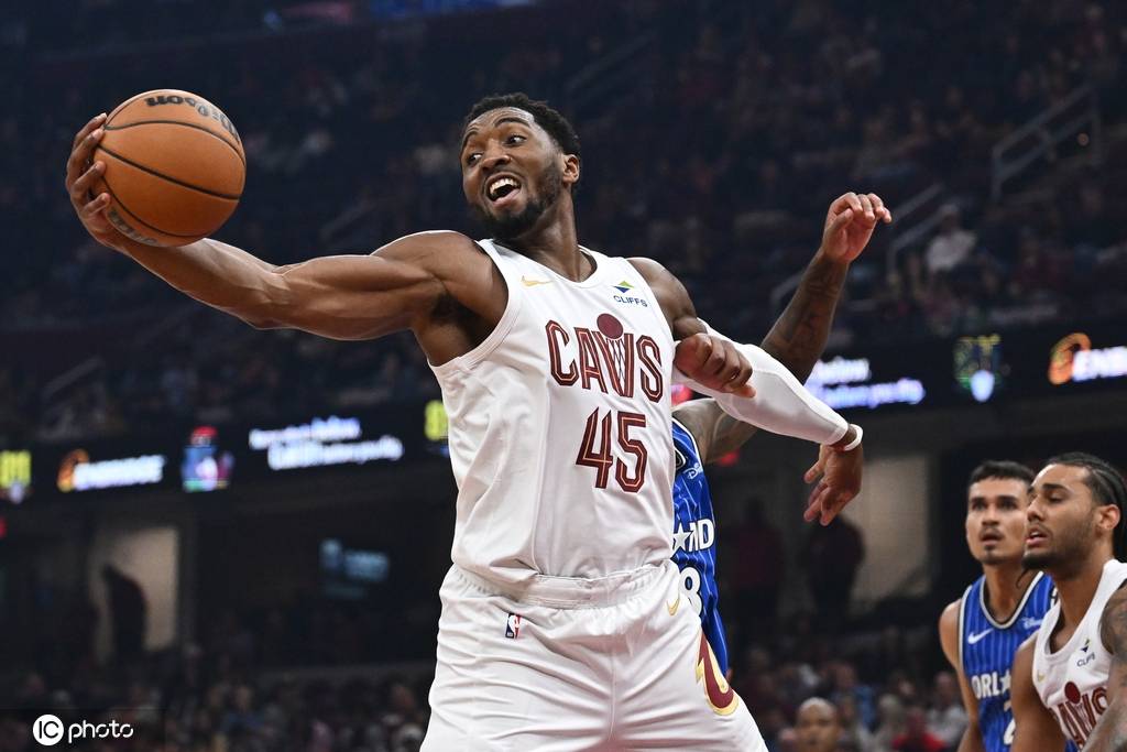 季前赛-哈登24分班凯罗10+7 骑士胜魔术