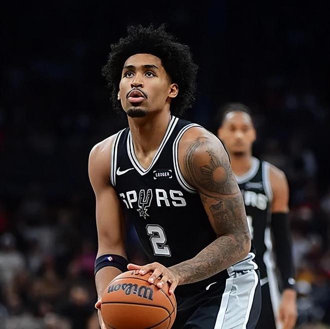 哈珀一战把身价打没了！没配合还无脑攻框，快点去替补吧！